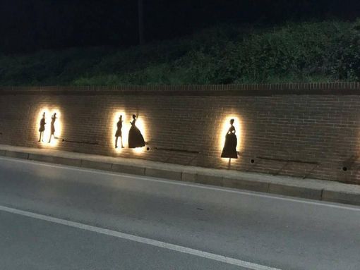 L'illuminazione della Bela Rosin all’uscita del paese