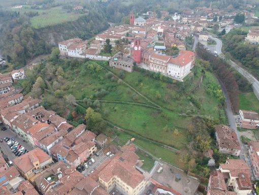 Visuale aerea del sentiero attuale che collega Borgo a Castello.