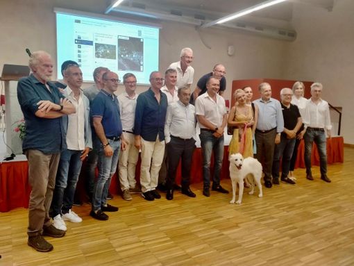 Foto di gruppo per alcuni dei partecipanti alla conferenza di presentazione del progetto "Roero per tutti"