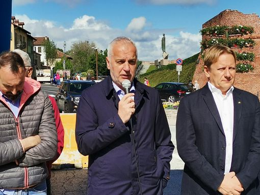 Il Senatore Giorgio Maria Bergesio durante il suo intervento alla presentazione di ExpoFlora di Fossano Il Senatore Giorgio Maria Bergesio durante il suo intervento alla presentazione di ExpoFlora di Fossano