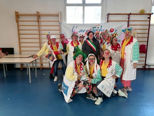 I dodici "Clown Nasi Rossi" de "L'arcobaleno Vip Alba-Bra" protagonisti in Liguria
