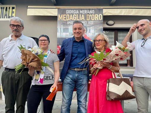 Tutta la gioia di Giorgia Meirano festeggiata in Comune a Cervere