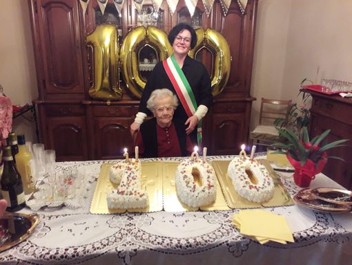Brigida Taricco con la sindaca Paola Sguazzini durante la festa per i suoi 100 anni celebrati il 15 gennaio scorso Brigida Taricco con la sindaca Paola Sguazzini durante la festa per i suoi 100 anni celebrati il 15 gennaio scorso
