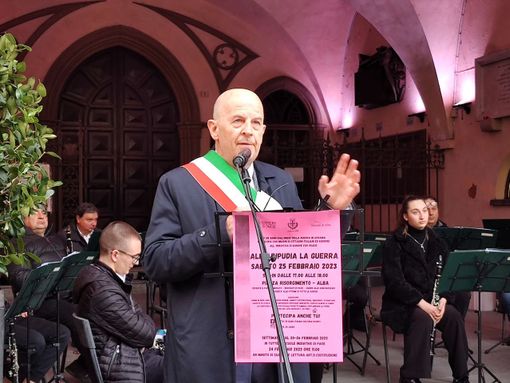 Il sindaco Sergio Moscone durante una manifestazione contro la guerra