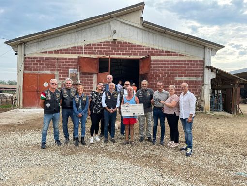 La generosità di Alba Chapter e la nascita di un vitellino nell’allevamento falcidiato dal sorgo [FOTO]