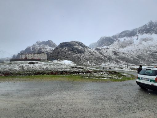 MALTEMPO / Neve di fine maggio ai duemila metri di Pian del Re [FOTO]