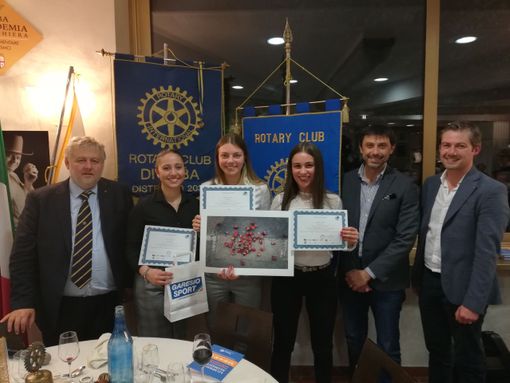 La consegna del primo premio La consegna del primo premio