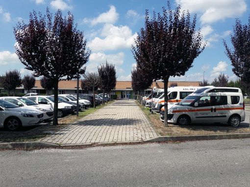 Il parcheggio del terminal bus albese, teatro dell'aggressione ai danni di un quindicenne e del fratello