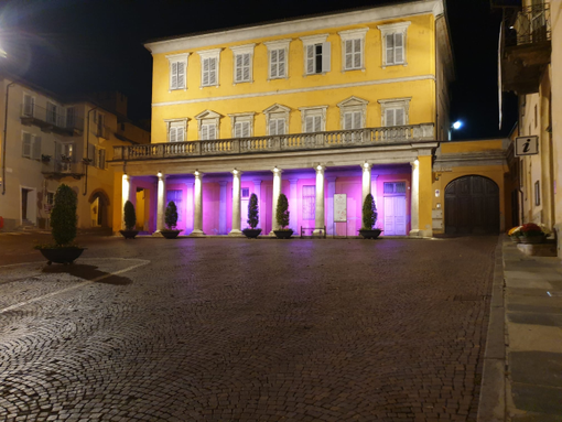 Bra si illumina di lilla per sensibilizzare sui disturbi alimentari