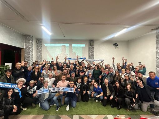 La gioia dei tifosi cuneesi che hanno seguito la diretta in Tv al palasport di San Rocco Castagnaretta La gioia dei tifosi cuneesi che hanno seguito la diretta in Tv al palasport di San Rocco Castagnaretta