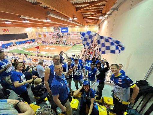 I Blu Brothers hanno seguito la squadra a Prata affrontando un viaggio di 1200 chilometri