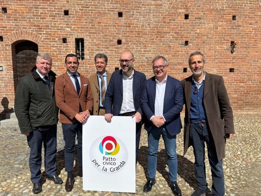 Pettavino con gruppo saviglianesi