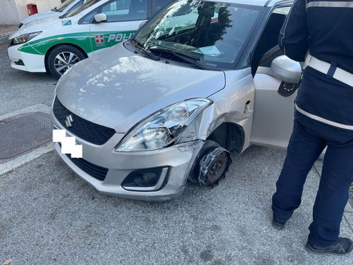 Ubriaco, provoca un incidente e scappa senza pneumatico: nei guai 60enne di Bra