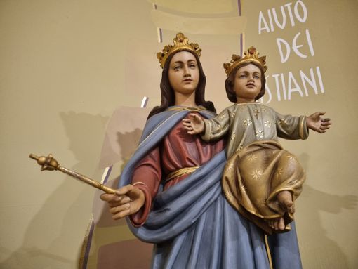 La statua dell’Ausiliatrice nella cappella dei Salesiani di Bra