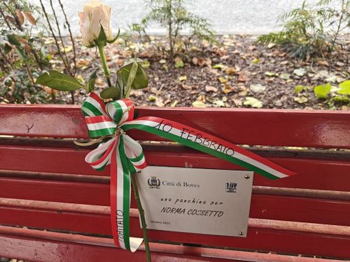 Nasce il premio “Alfiere del Ricordo” del Comitato 10 Febbraio della provincia di Cuneo.Primo insignito il Comune di Castelmagno per la panchina rossa alla memoria di Norma Crosetto