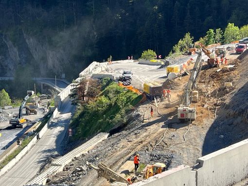 Il rifacimento dei tornanti sul lato francese sembra procedere a rilento rispetto il cronoprogramma