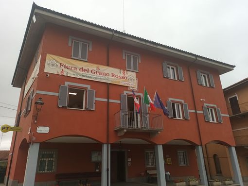 Le nuove telecamere installate di fronte al Municipio di Salmour