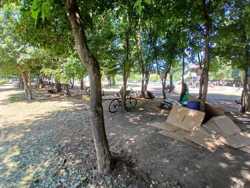 Saluzzo, braccianti africani al parco Gullino