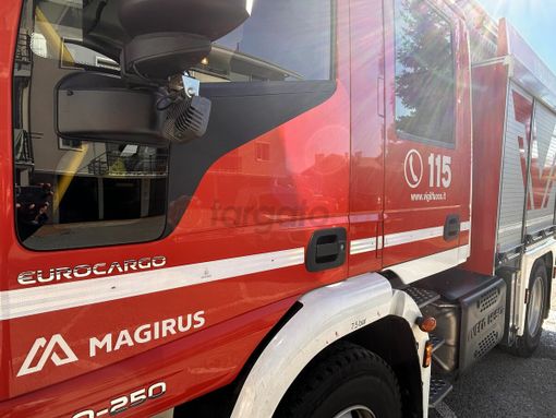 Un ferito nell’auto rovesciata a Bagnolo Piemonte. A Canale si ribalta un mezzo pesante