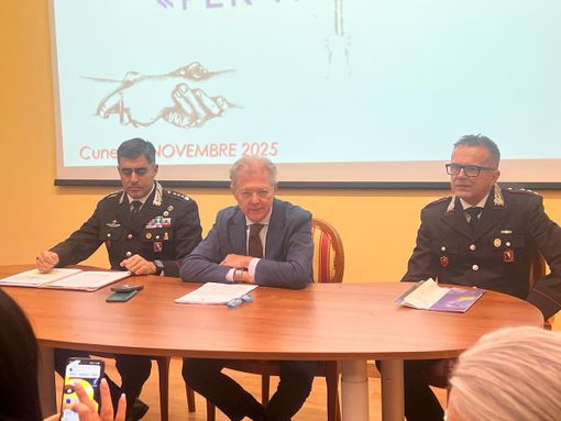 Al Comando Carabinieri la conferenza tenuta dal procuratore capo Onelio Dodero. Alla sua destra il comandante provinciale dell'Arma, colonnello Marco Piras Al Comando Carabinieri la conferenza tenuta dal procuratore capo Onelio Dodero. Alla sua destra il comandante provinciale dell'Arma, colonnello Marco Piras