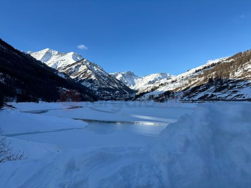 Il lago di Pontechianale ghiacciato: spettacolo affascinante, me non è una novità