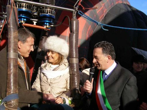 Mondovì, vent’anni di matrimonio in volo per i piloti Paolo Bonanno e Nicole Maillefer