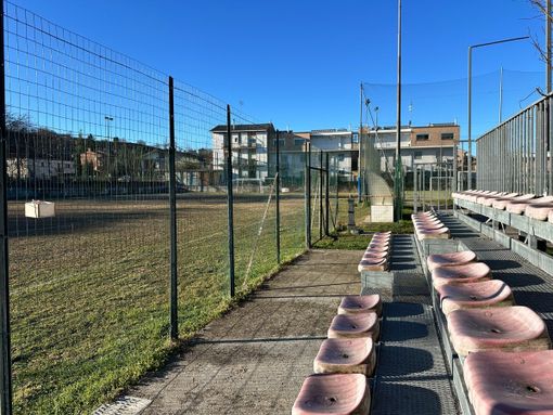 Nuova vita per l'impianto sportivo di corso Piave ad Alba: sopralluogo al cantiere da 400mila euro