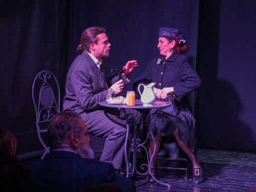 Al Teatro Comunale di Monforte domenica va in scena "Nostra Dea": identità e apparenze in commedia