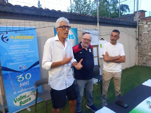 Da sinistra: Giorgio Salomone, Willi Rosso (presidente Volley Busca femminile), e Alessandro Marino Da sinistra: Giorgio Salomone, Willi Rosso (presidente Volley Busca femminile), e Alessandro Marino