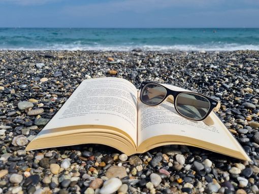 In riva al mare con il Caffè Letterario e il romanzo di Don DeLillo, ‘Il silenzio’