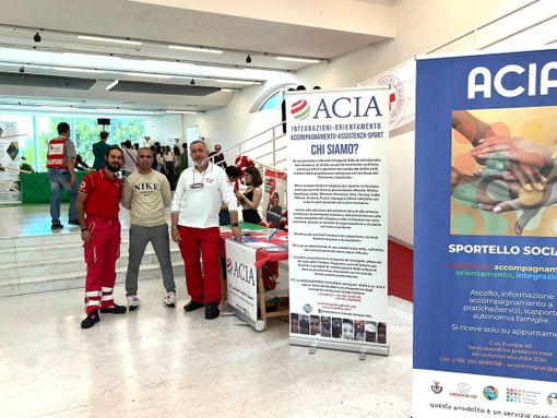 Al centro Abdelkhalek Elbounadi, presidente dell'Associazione Migranti albese Al centro Abdelkhalek Elbounadi, presidente dell'Associazione Migranti albese