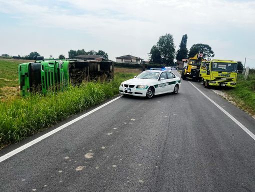 In corso le operazioni di recupero del mezzo