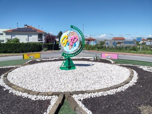 Il mondo è il protagonista della rotonda del Gruppo Piumatti a Bra