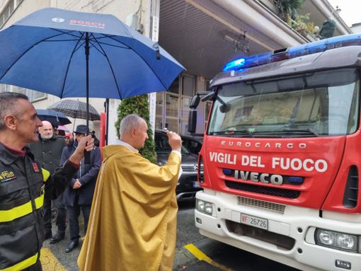 La benedizione dei mezzi del Distaccamento Vvf Volontari di Bra durante i festeggiamenti per Santa Barbara, nel dicembre scorso La benedizione dei mezzi del Distaccamento Vvf Volontari di Bra durante i festeggiamenti per Santa Barbara, nel dicembre scorso