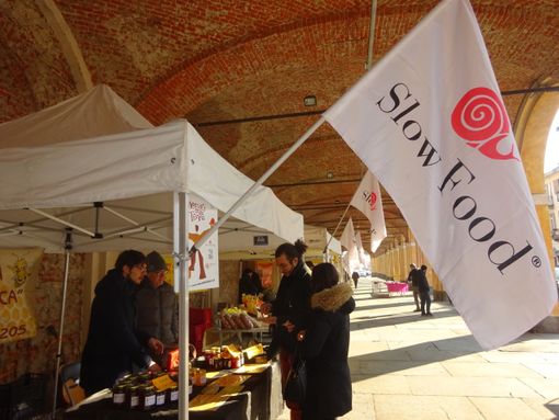 Bra, torna il Mercato della Terra con pranzo a base di polenta, salsiccia e altre ghiottonerie