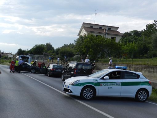 Il luogo del sinistro, e l'elicottero del 118 intervenuto in frazione Bandito a Bra Il luogo del sinistro, e l'elicottero del 118 intervenuto in frazione Bandito a Bra