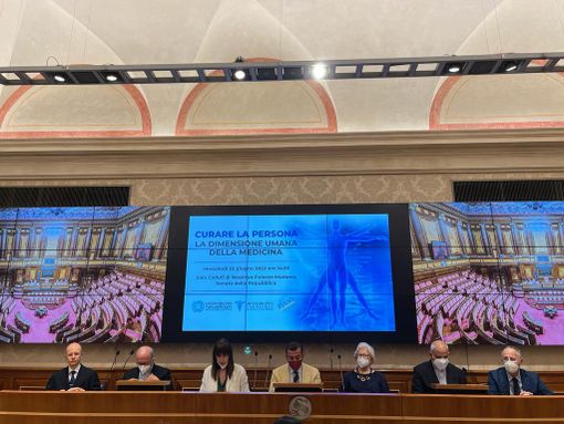 Dimensione umana e relazione con il paziente, a Palazzo Madama presentato il volume Curare la persona. La dimensione umana della medicina