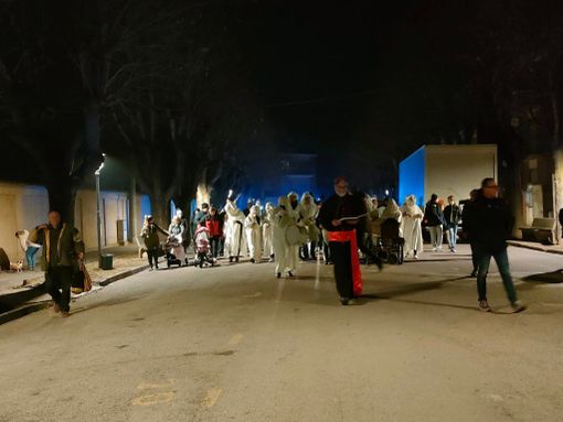 Sommariva del Bosco ha salutato il Carnevale con l’ironica “sepoltura” [FOTO]