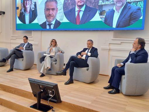 A Cuneo l'analisi dell'accordo tra Confindustria e Intesa Sanpaolo: in Piemonte 12,5 miliardi a sostegno delle aziende A Cuneo l'analisi dell'accordo tra Confindustria e Intesa Sanpaolo: in Piemonte 12,5 miliardi a sostegno delle aziende