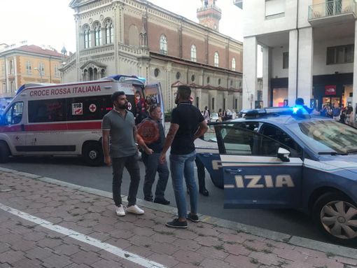 Le Forze dell'ordine intervenute in Corso Nizza a Cuneo Le Forze dell'ordine intervenute in Corso Nizza a Cuneo