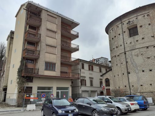 Dogliani: accordo coi proprietari consentirà di abbattere il palazzo ex Meriggio
