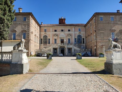 Il castello di Govone, sede del municipio