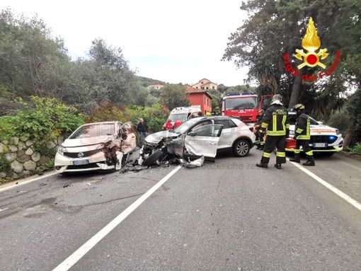 Imperia: tratto della Statale 28 del Colle di Nava momentaneamente chiuso al traffico per incidente Imperia: tratto della Statale 28 del Colle di Nava momentaneamente chiuso al traffico per incidente