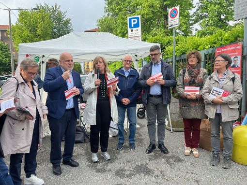 Pentenero al presidio tenuto lunedì scorso di fronte all'ospedale Santa Croce di Cuneo. Domani sarà a Verduno
