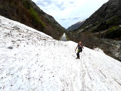 Valanga sulla strada (foto Sett. Viabilità Provincia)