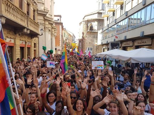 La scorsa edizione del "Pride" ad Alba La scorsa edizione del "Pride" ad Alba