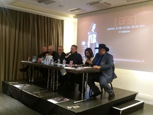 Il Barolo Fashion Show fa sfilare in passerella le “cicatrici” di una vita