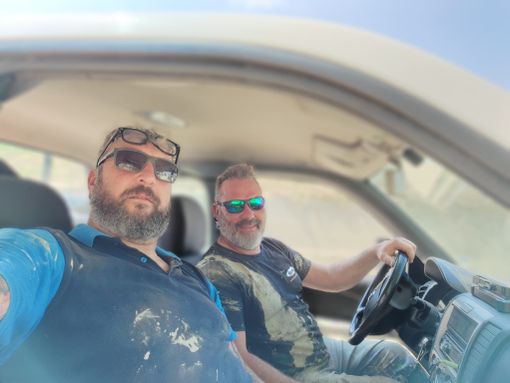 Hanno caricato il pick-up e sono corsi a Faenza ad aiutare gli alluvionati [FOTO]