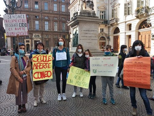 Il Comitato Scuole Aperte di Cuneo contro i nuovi protocolli: "Creano discriminazione e violano la privacy" Il Comitato Scuole Aperte di Cuneo contro i nuovi protocolli: "Creano discriminazione e violano la privacy"