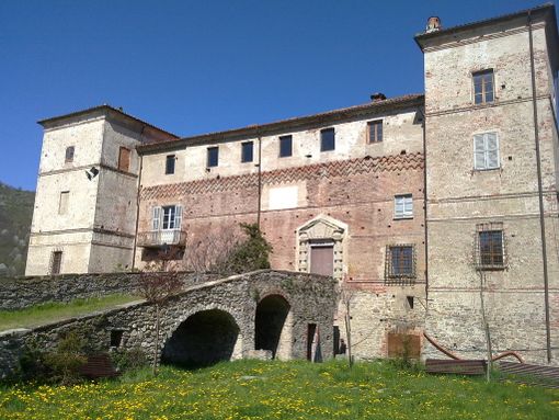 Al castello di Saliceto Roberto Vecchioni e Gian Luigi Beccaria in "Dialogo per Fenoglio"